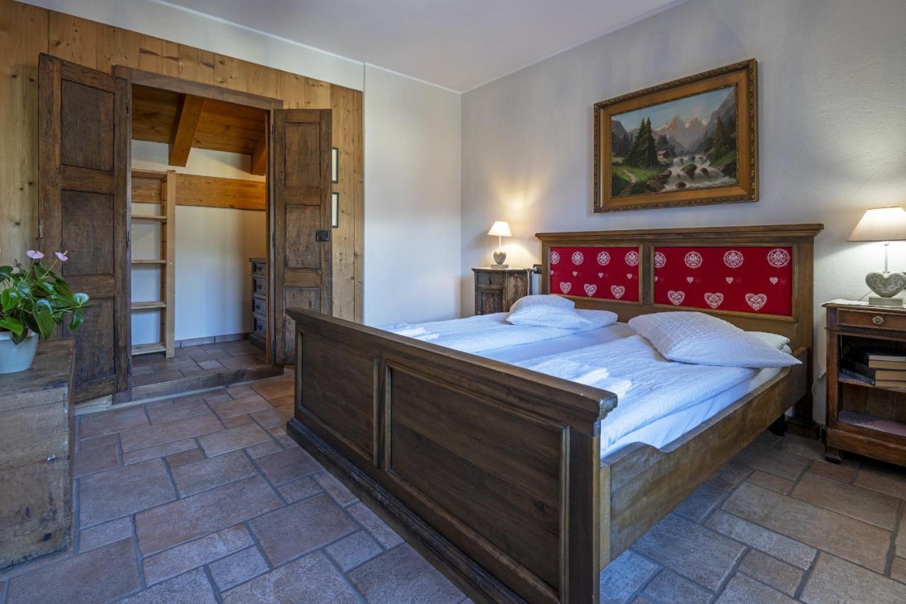 Au Petit Chevrot Aparthotel Aosta Exterior photo