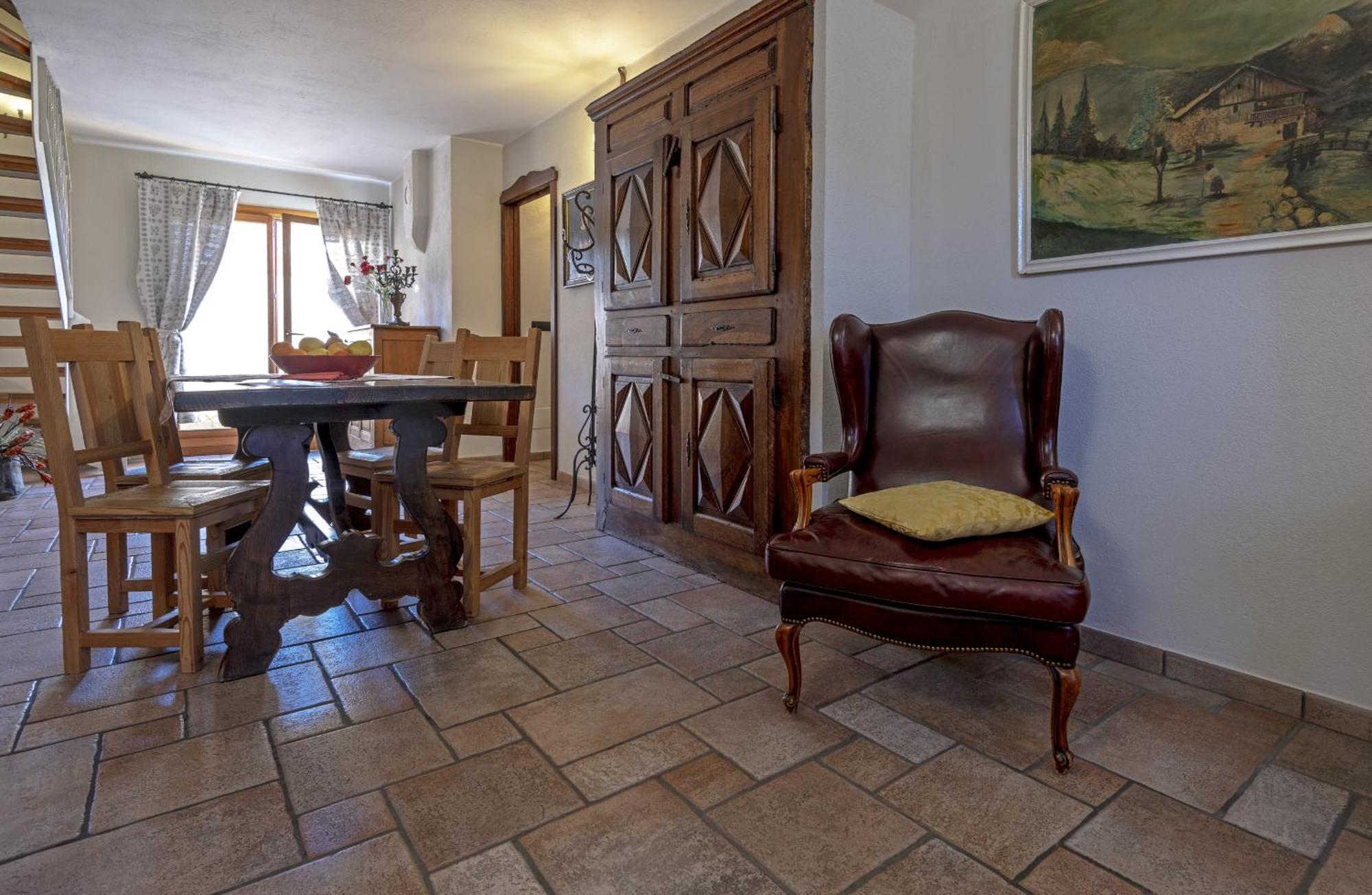 Au Petit Chevrot Aparthotel Aosta Exterior photo