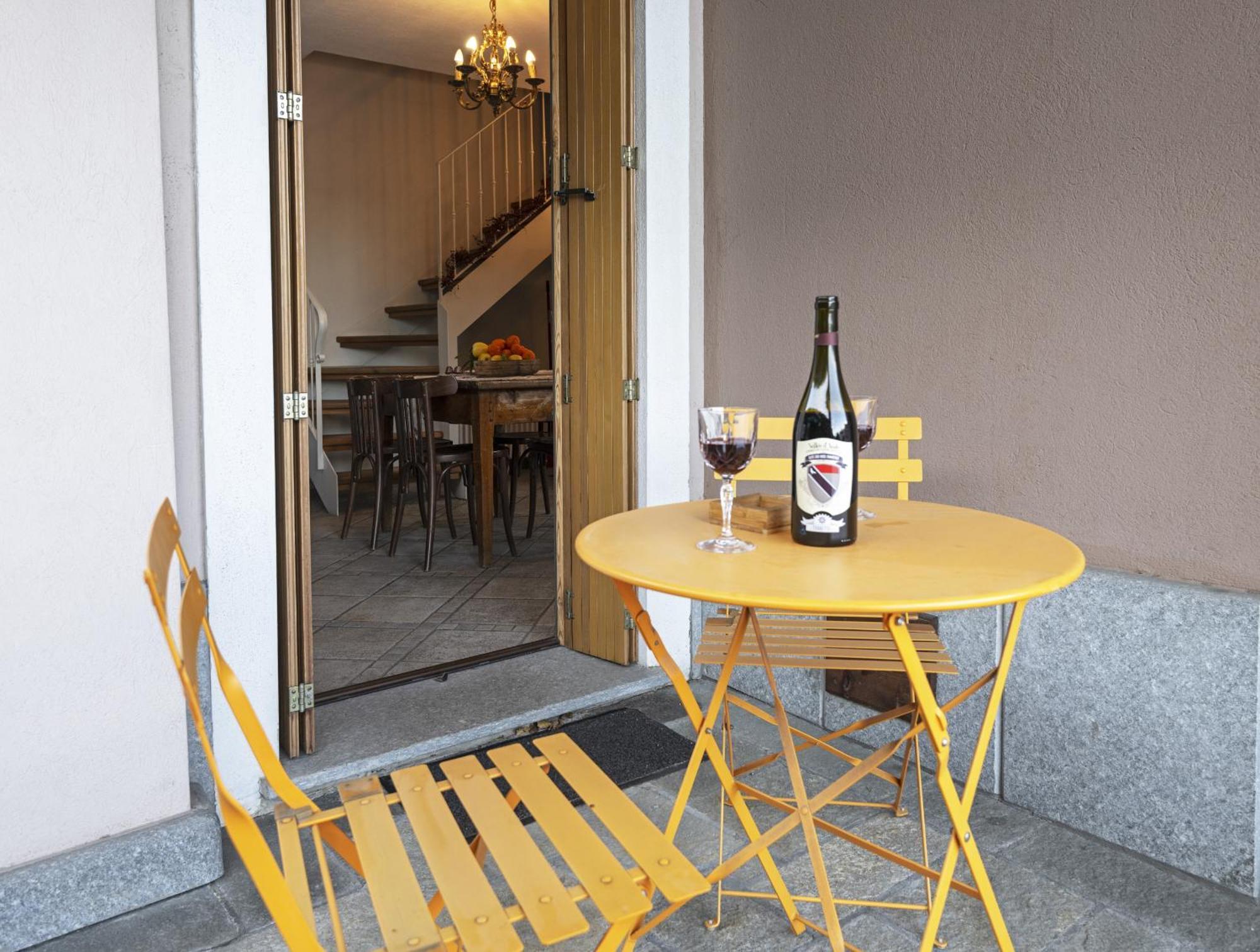 Au Petit Chevrot Aparthotel Aosta Exterior photo
