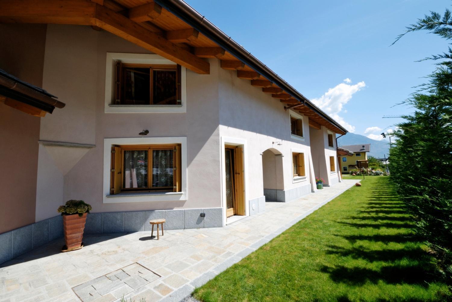 Au Petit Chevrot Aparthotel Aosta Exterior photo