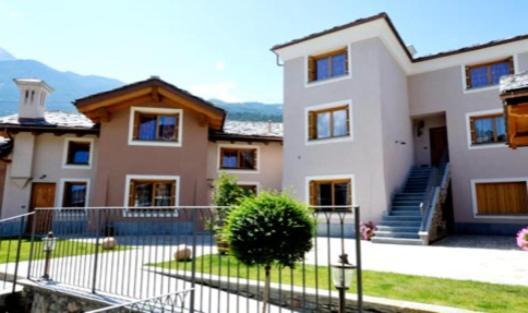 Au Petit Chevrot Aparthotel Aosta Exterior photo